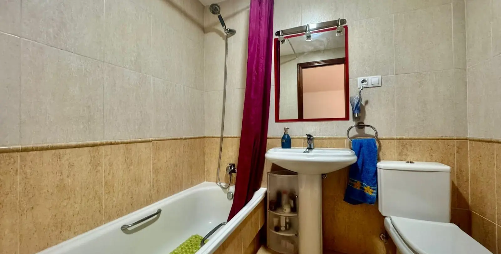 Venta de apartamento en planta media en Los Pacos 19
