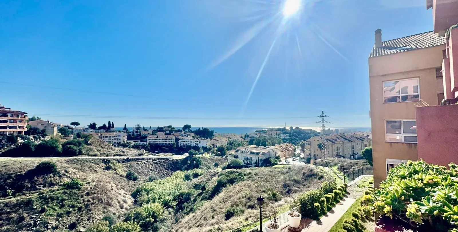 Venta de apartamento en planta media en Los Pacos 24