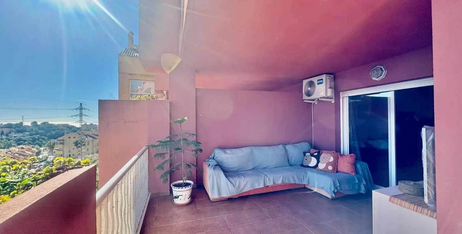 Venta de apartamento en planta media en Los Pacos 25
