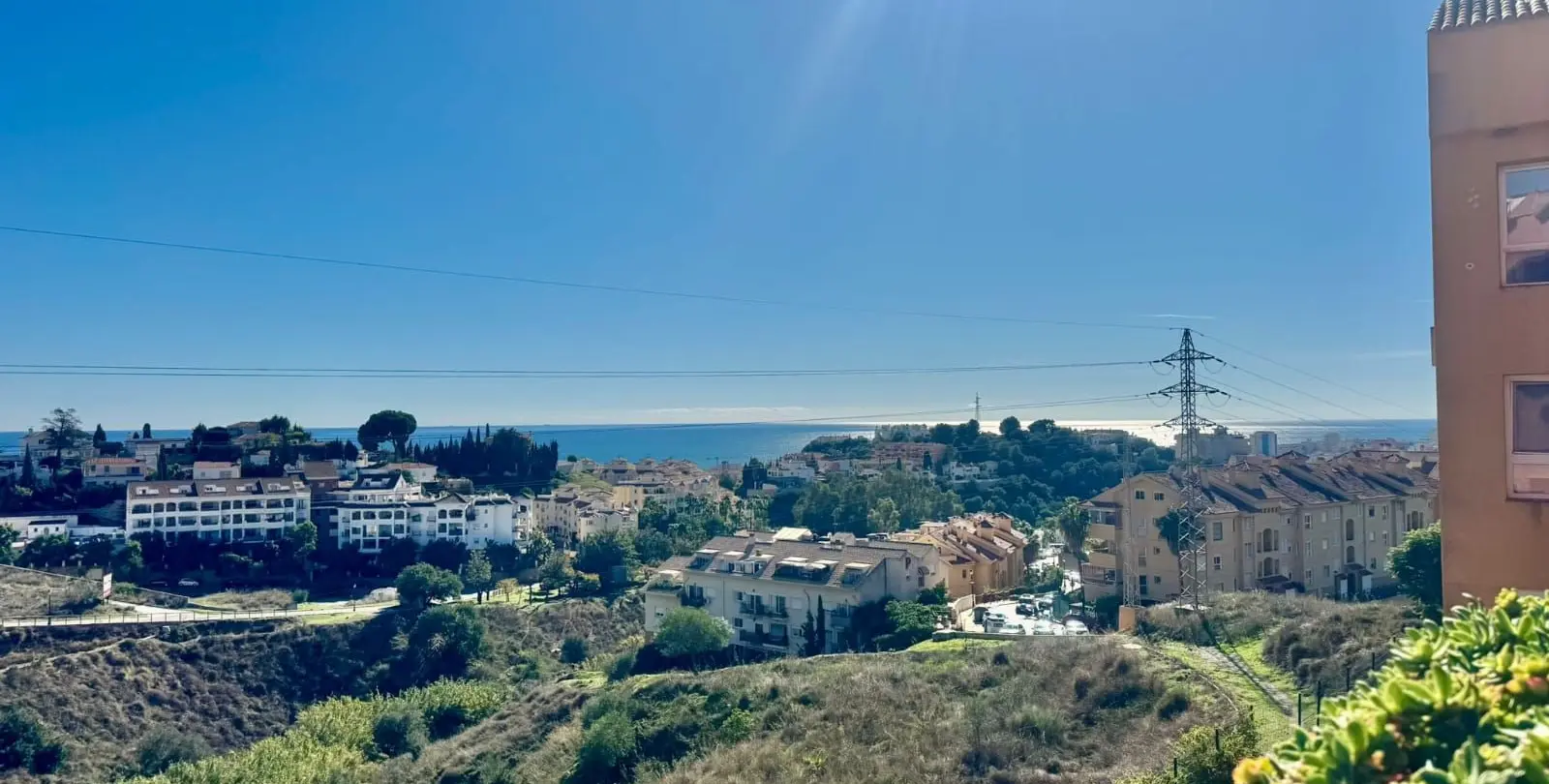 Venta de apartamento en planta media en Los Pacos 26