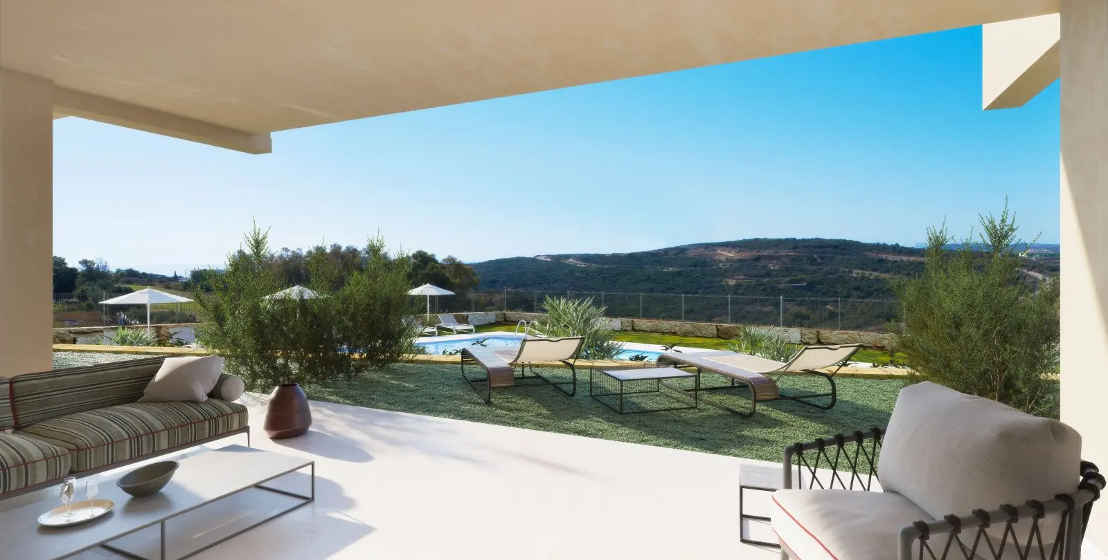 Sale of middle floor apartment in Estepona 2