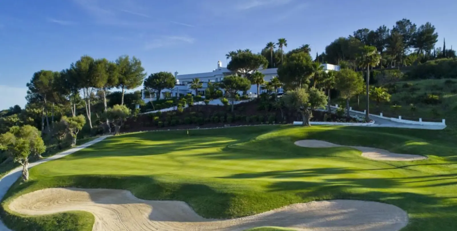 Sale of middle floor apartment in Estepona 17