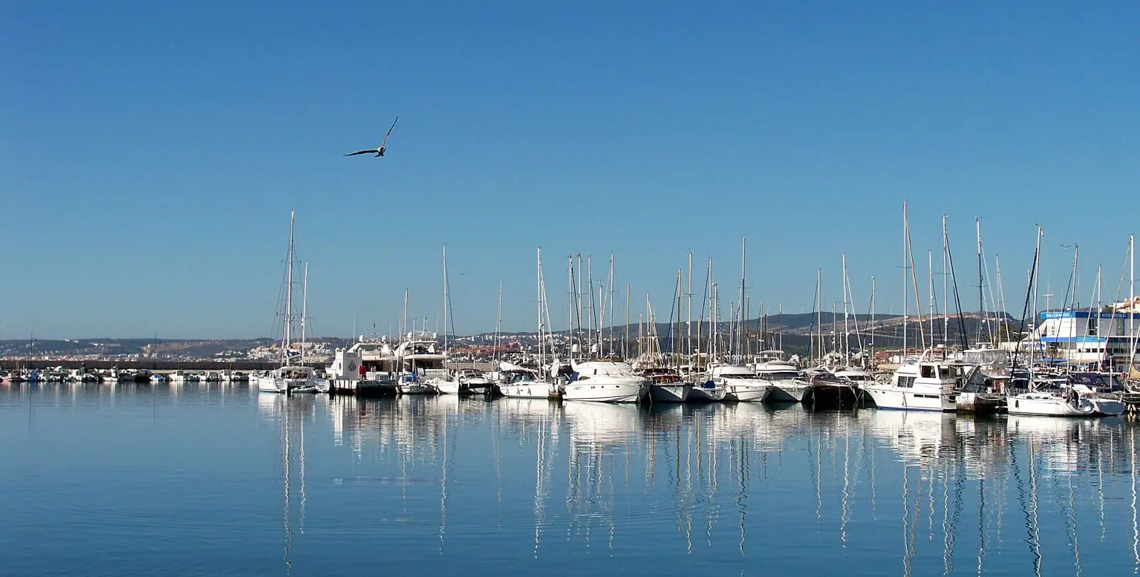 Sale of middle floor apartment in Estepona 20