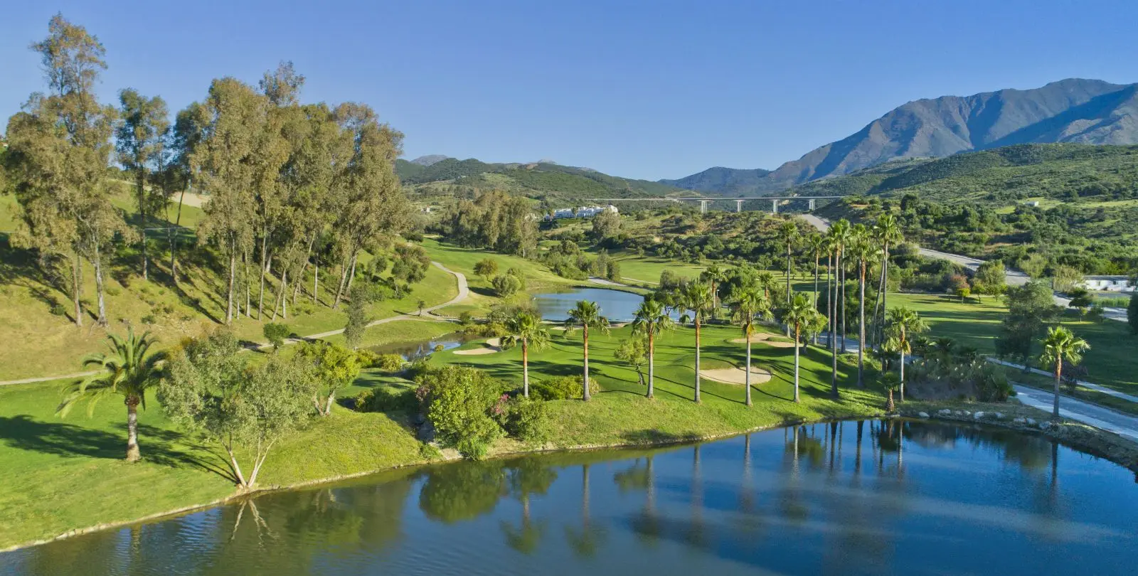 Sale of middle floor apartment in Estepona 24