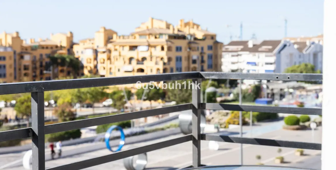 Sale of middle floor apartment in San Pedro de Alcántara 8
