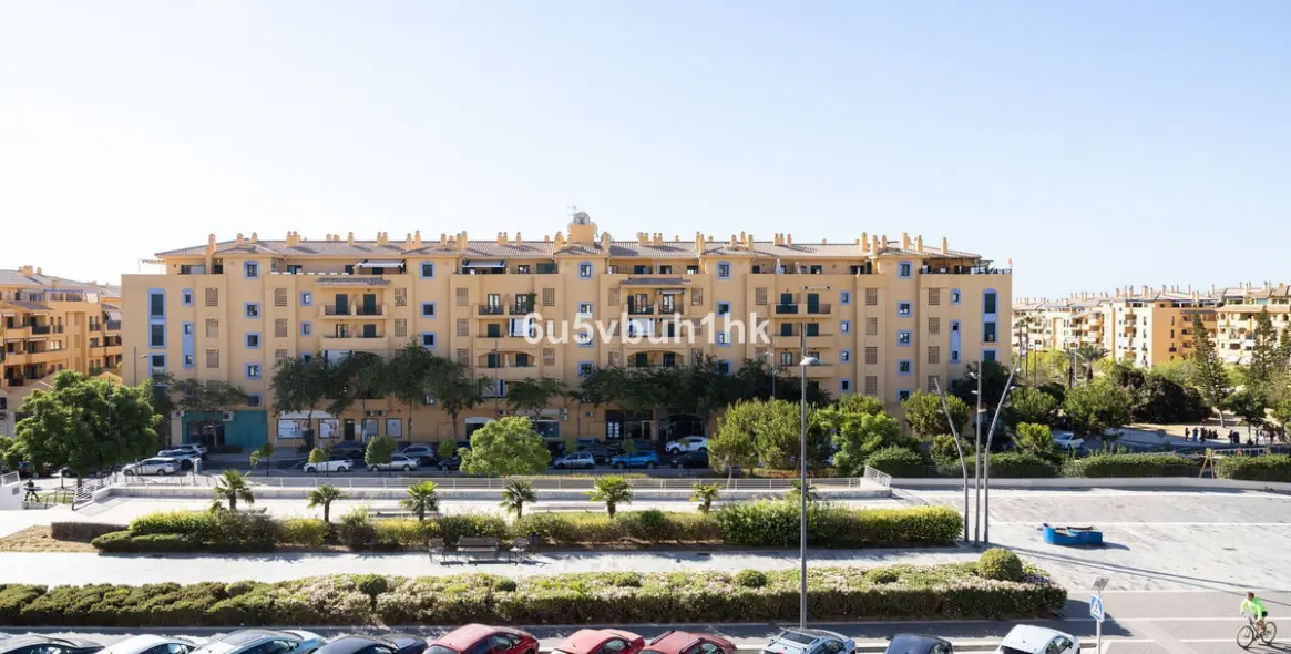 Sale of middle floor apartment in San Pedro de Alcántara 21