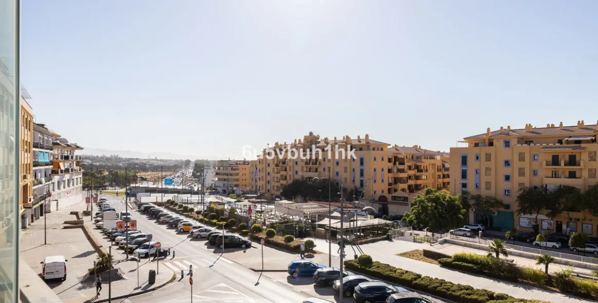 Sale of middle floor apartment in San Pedro de Alcántara 22