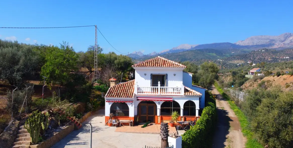 Sale of detached villa in Riogordo 1