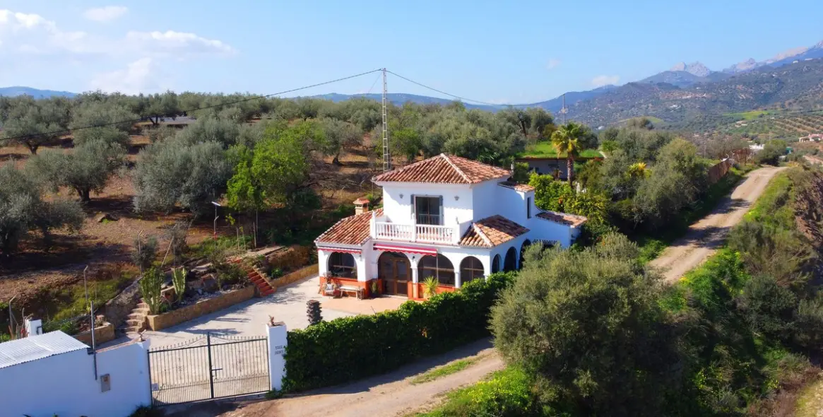 Sale of detached villa in Riogordo 3