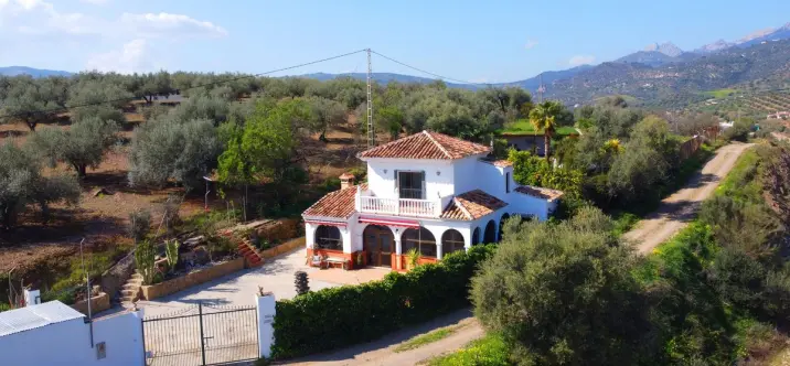 Sale of detached villa in Riogordo 2