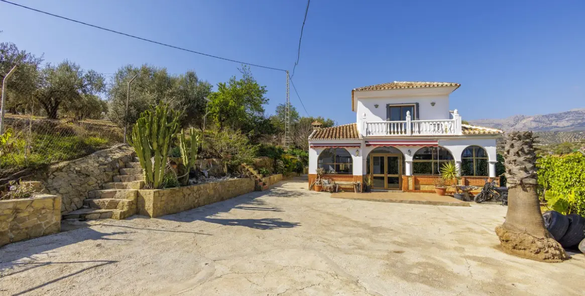 Sale of detached villa in Riogordo 16
