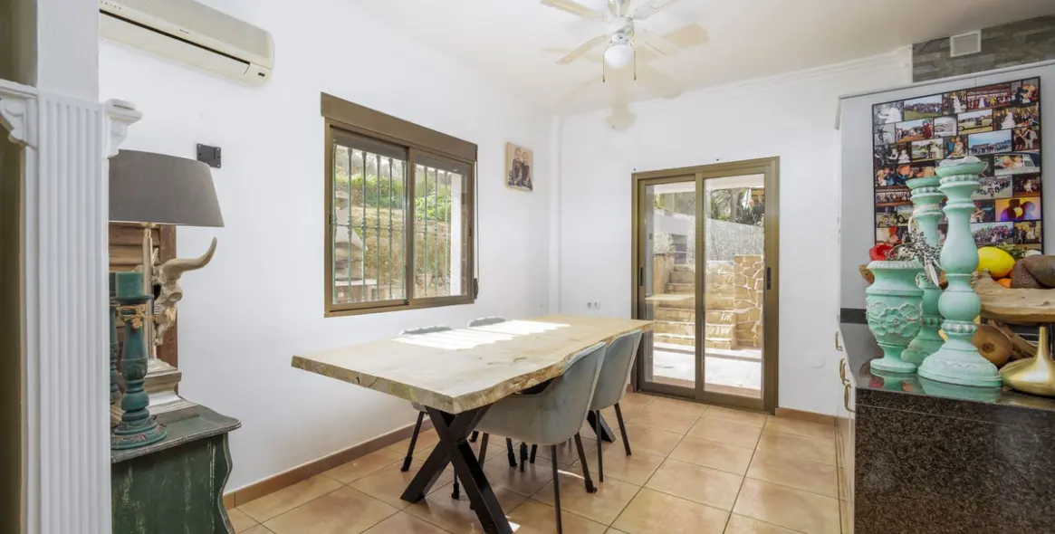 Sale of detached villa in Riogordo 23