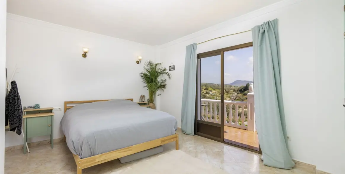 Sale of detached villa in Riogordo 27