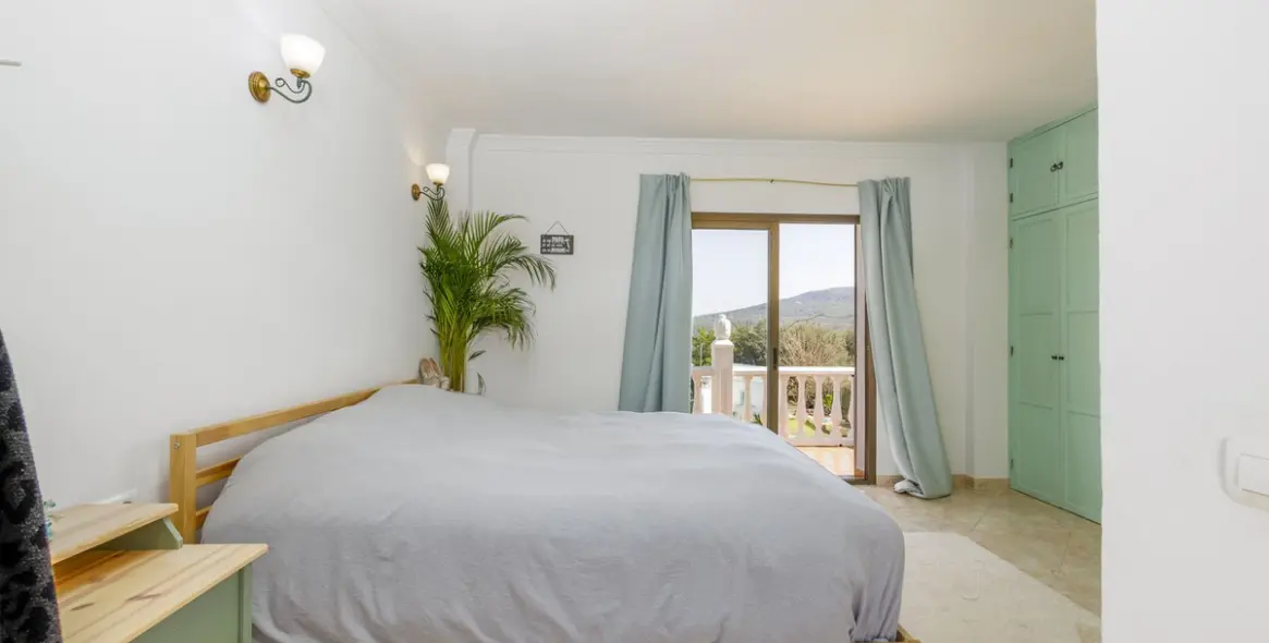 Sale of detached villa in Riogordo 28