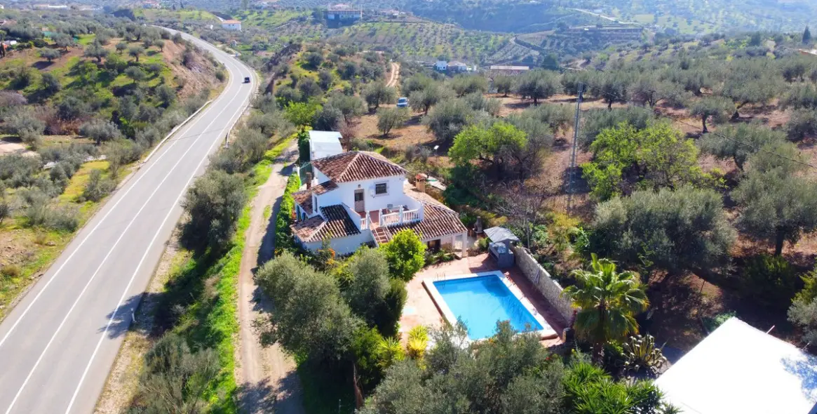 Sale of detached villa in Riogordo 44