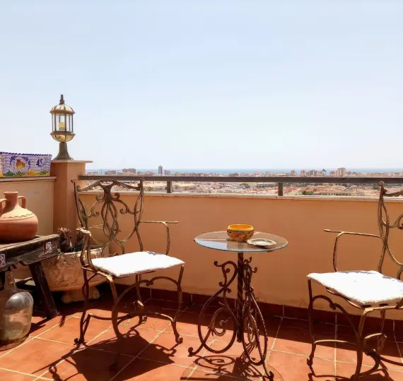 Sale of penthouse in Las Lagunas