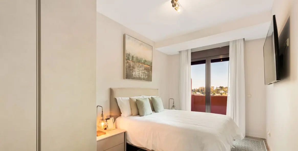 Sale of penthouse in El Paraiso 1