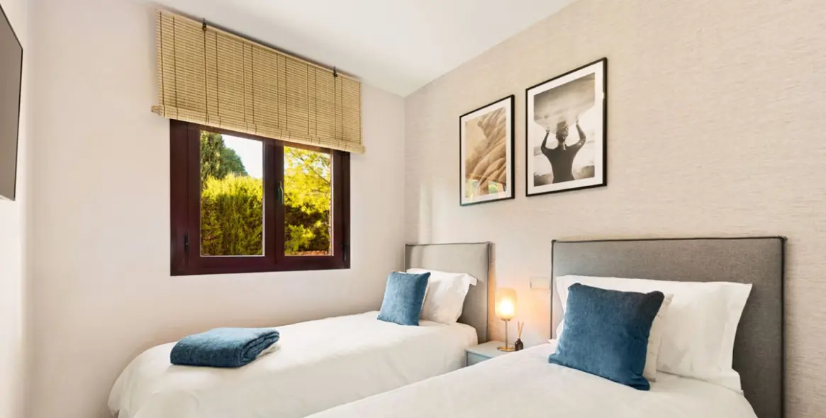 Sale of penthouse in El Paraiso 5