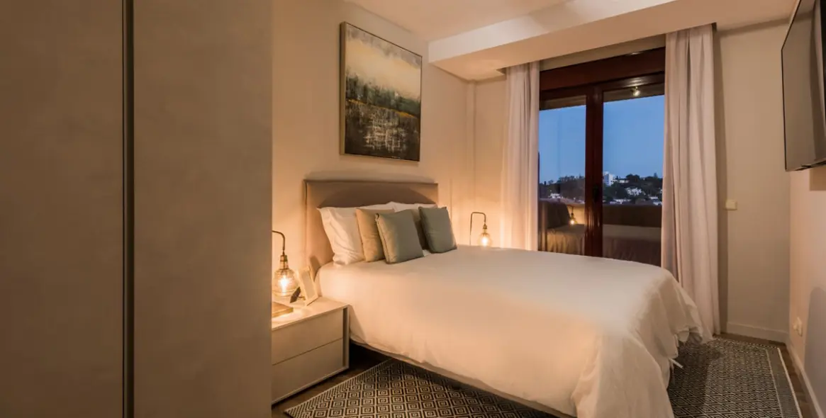 Sale of penthouse in El Paraiso 7