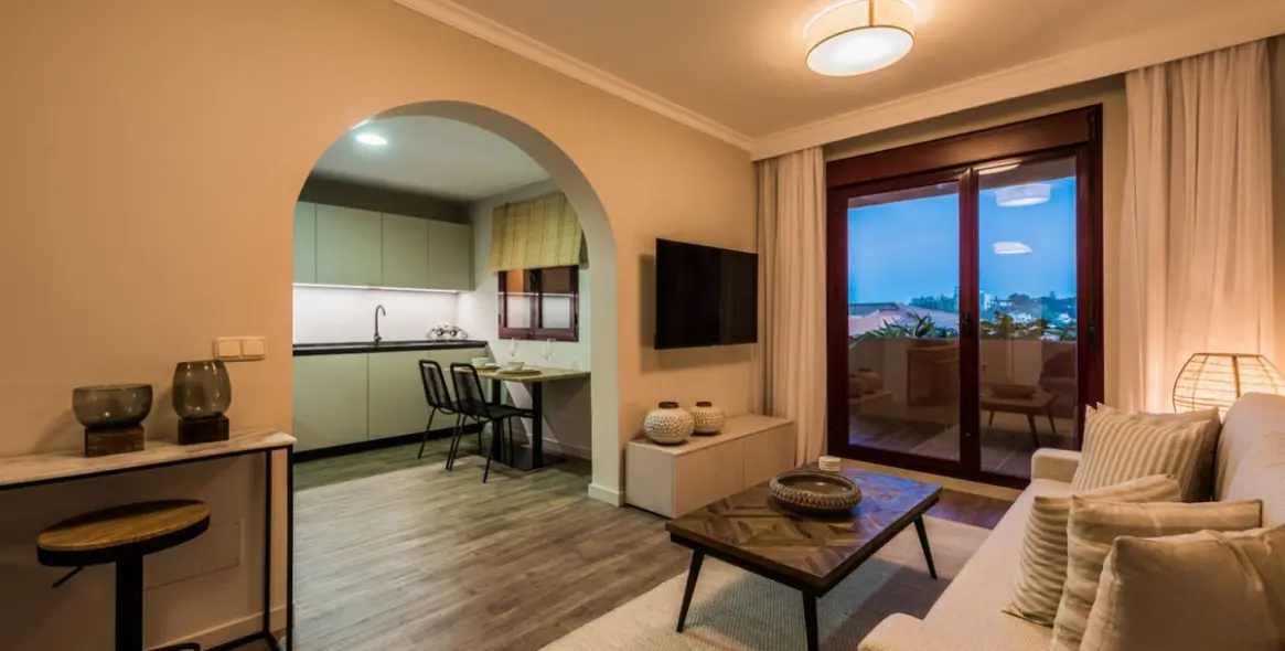 Sale of penthouse in El Paraiso 8