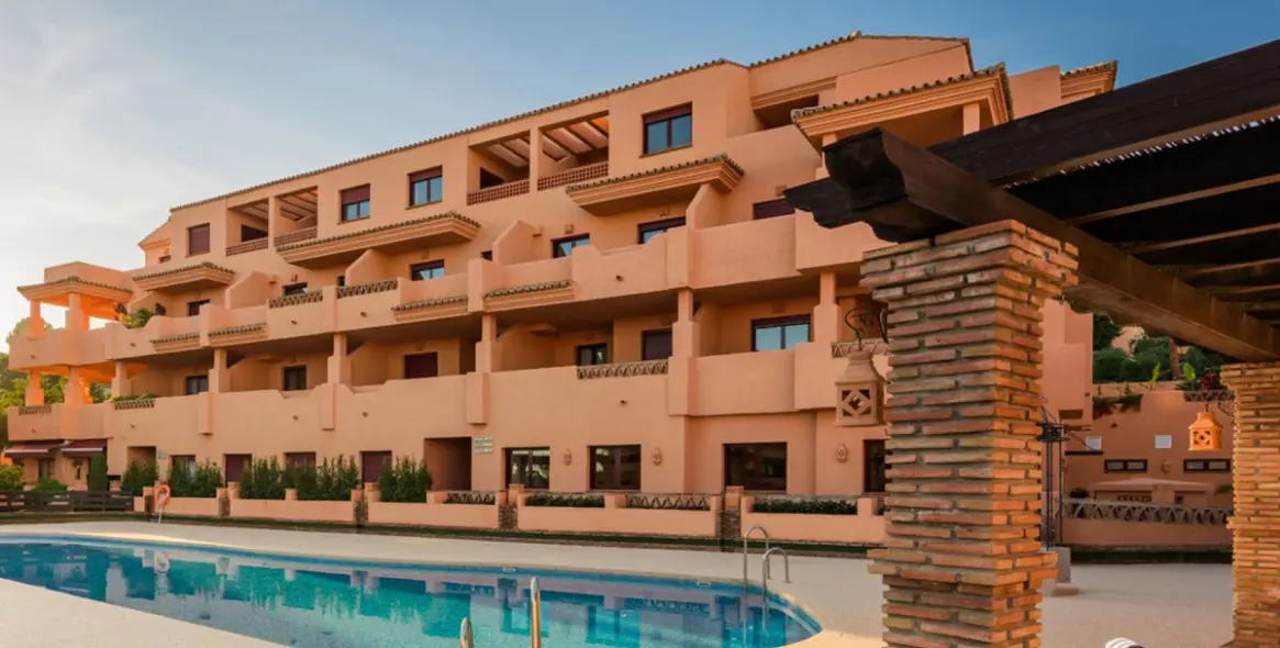 Sale of penthouse in El Paraiso 12