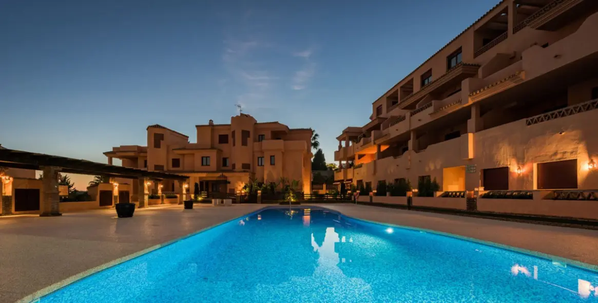 Sale of penthouse in El Paraiso 13