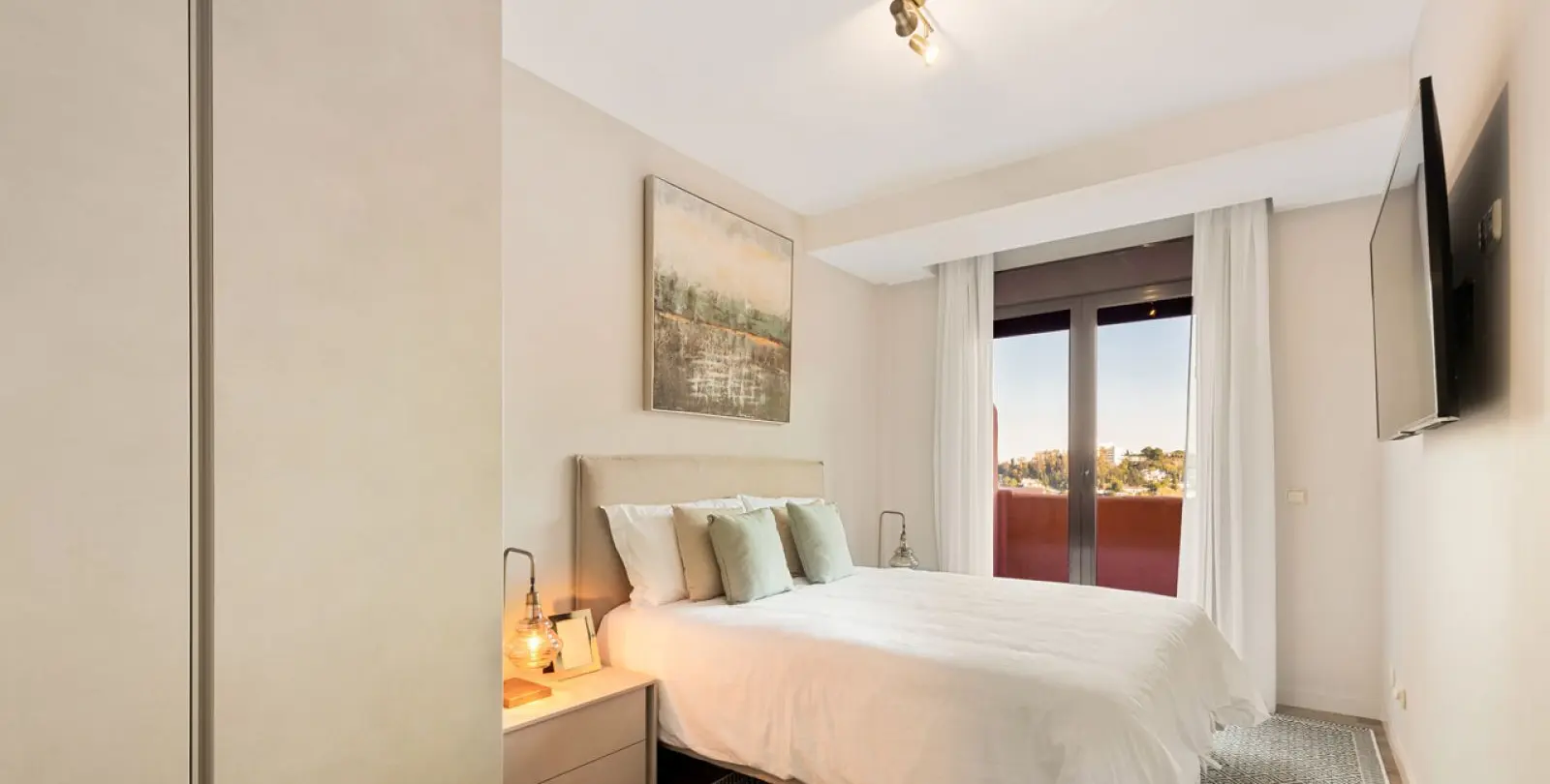 Sale of penthouse in El Paraiso 7