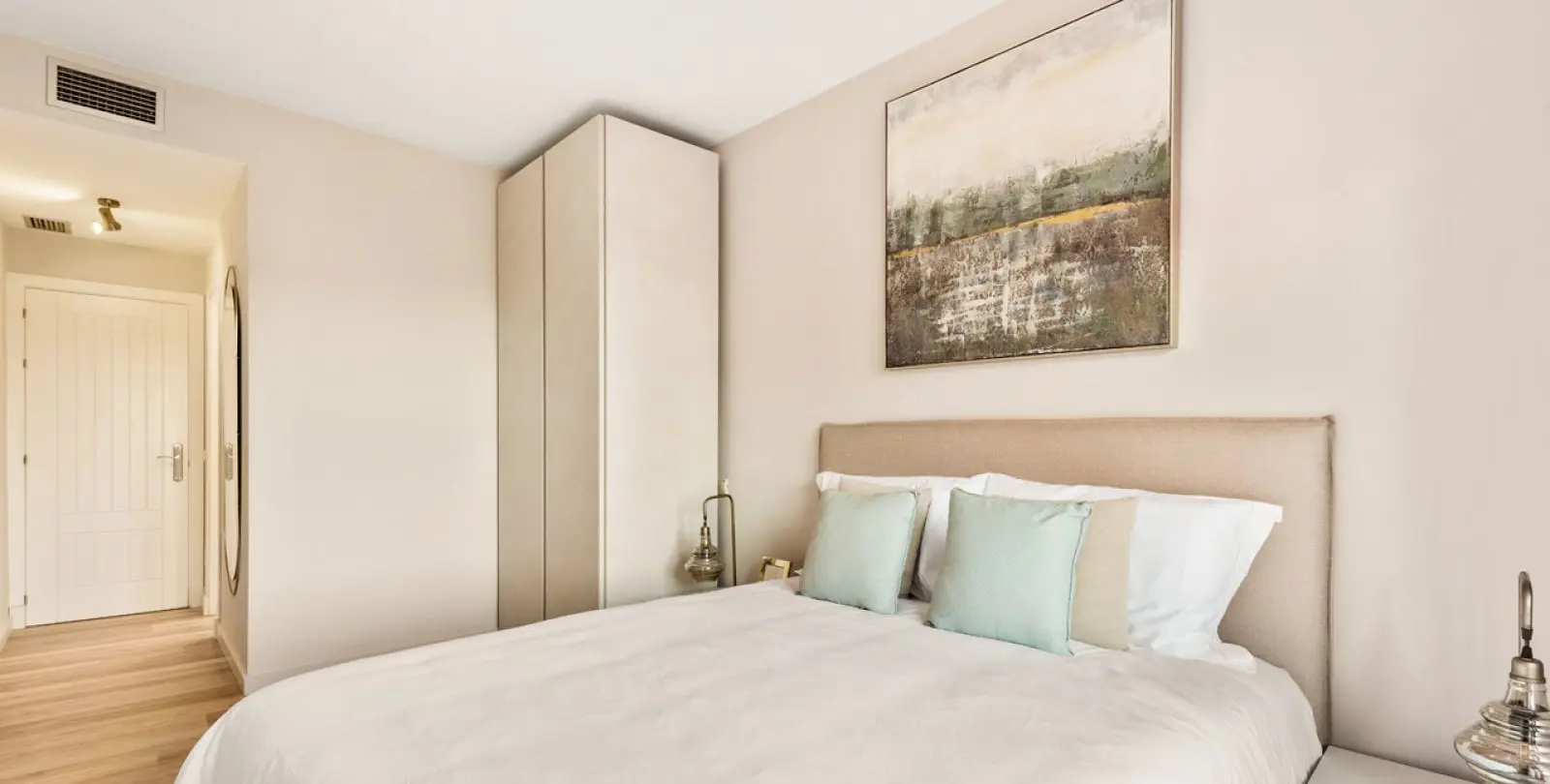 Sale of penthouse in El Paraiso 8