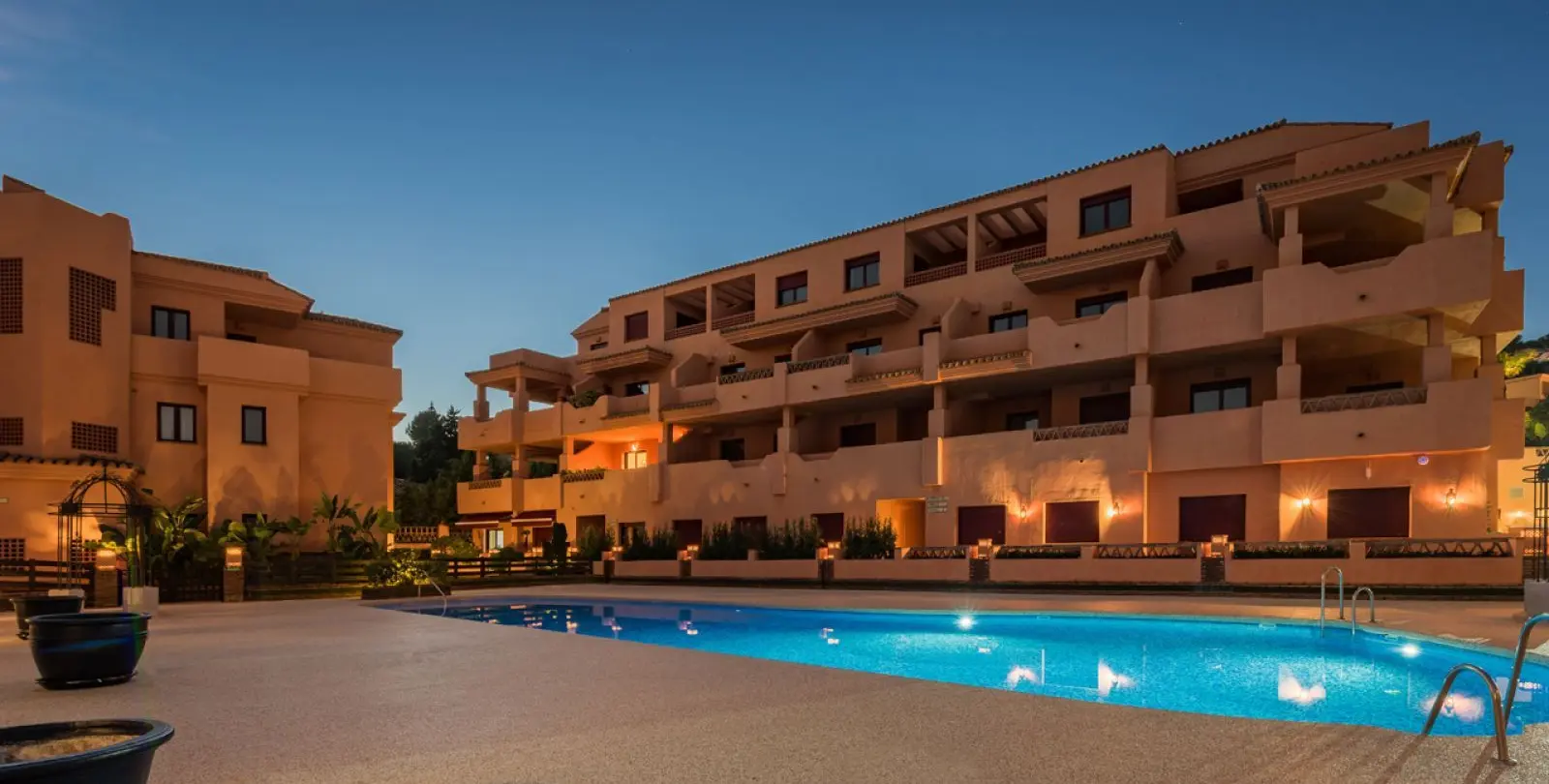 Sale of penthouse in El Paraiso 13