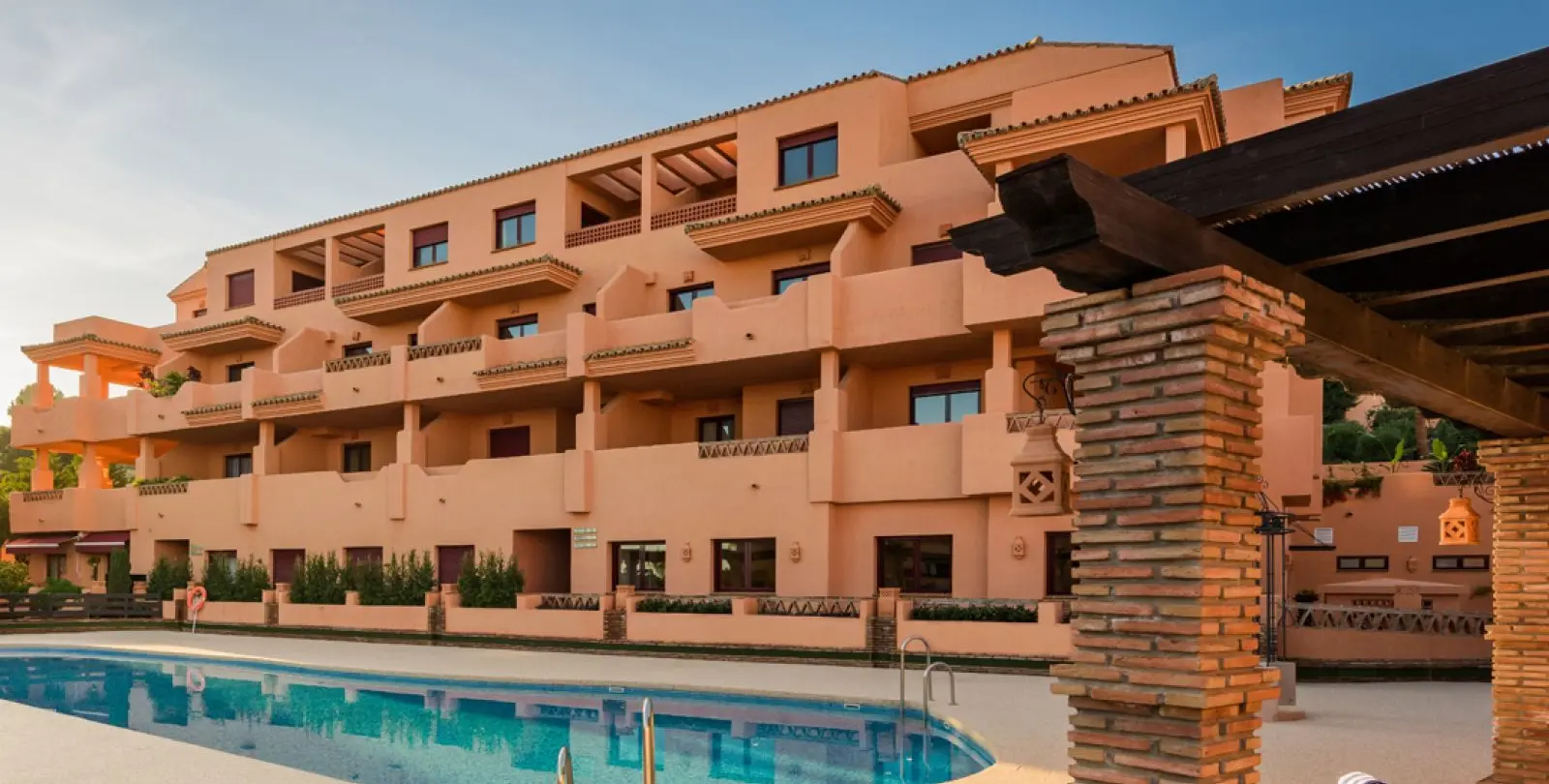 Sale of penthouse in El Paraiso 14