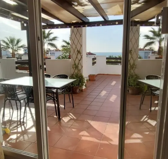 Venta de apartamento en planta media en Manilva