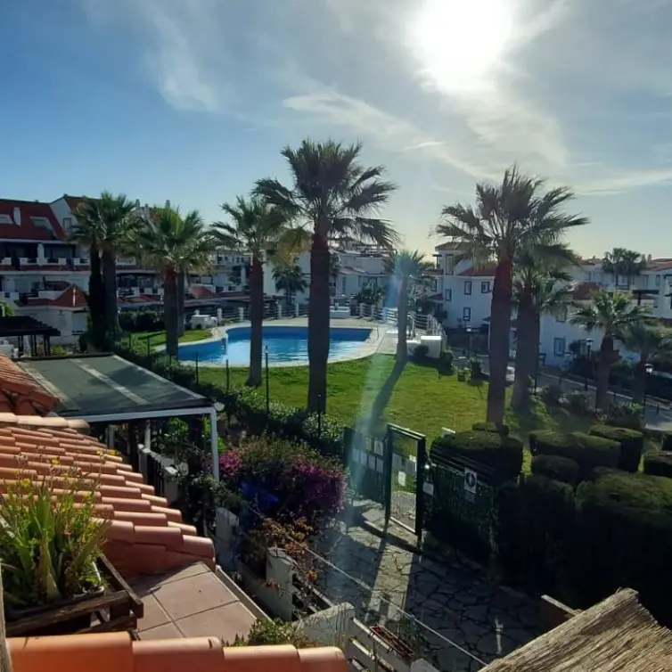 Sale of middle floor apartment in Manilva