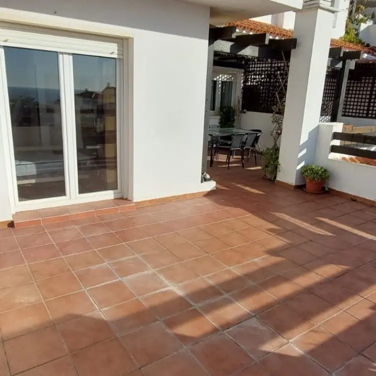 Sale of middle floor apartment in Manilva
