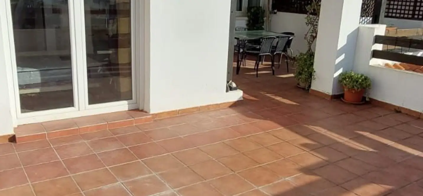 Sale of middle floor apartment in Manilva 2