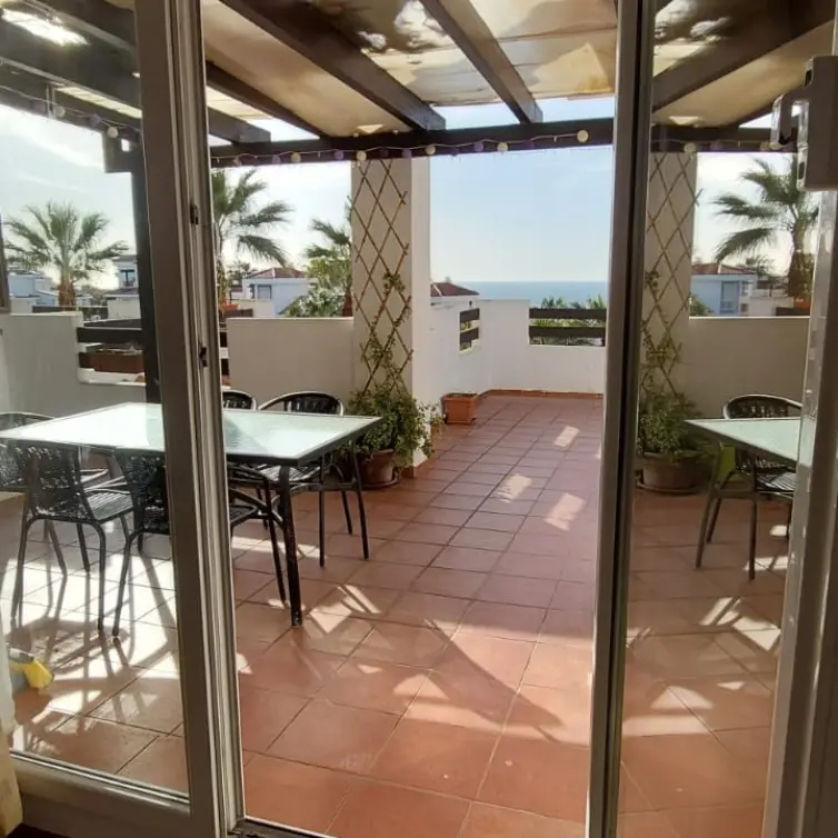 Sale of middle floor apartment in Manilva