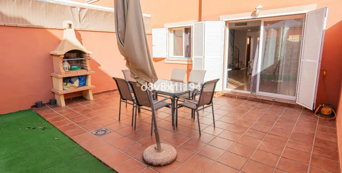 Sale of townhouse in Benajarafe 1