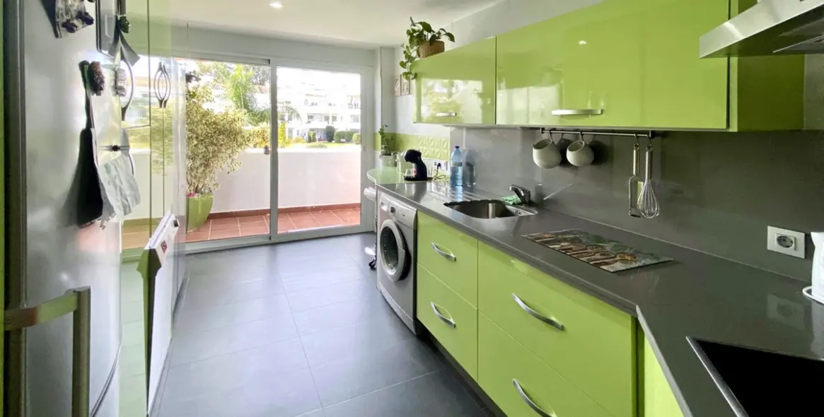 Sale of middle floor apartment in Mijas Golf 23