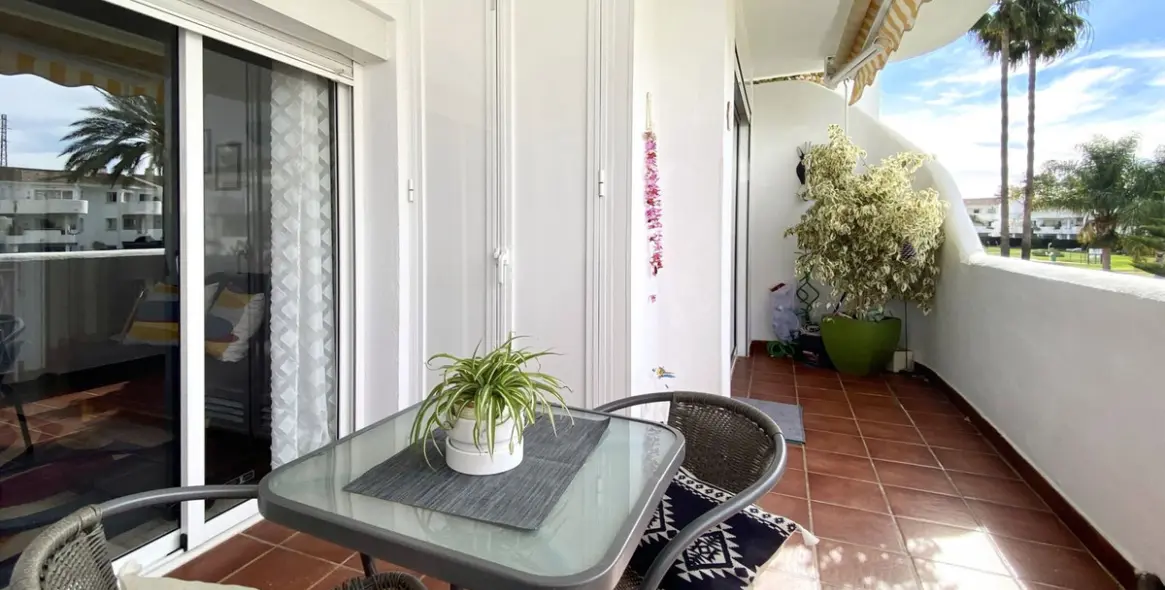 Sale of middle floor apartment in Mijas Golf 24