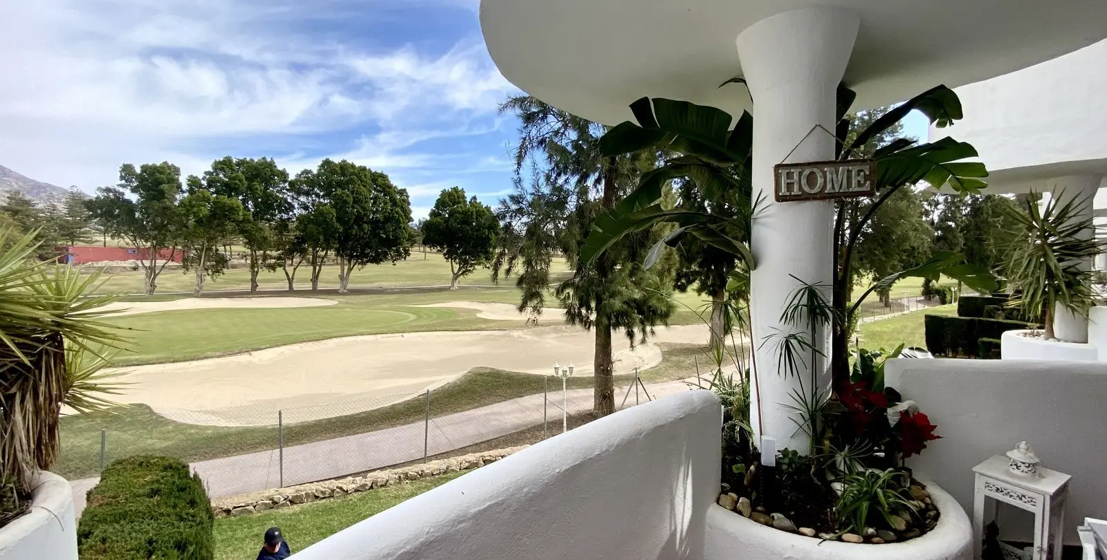 Sale of middle floor apartment in Mijas Golf 2