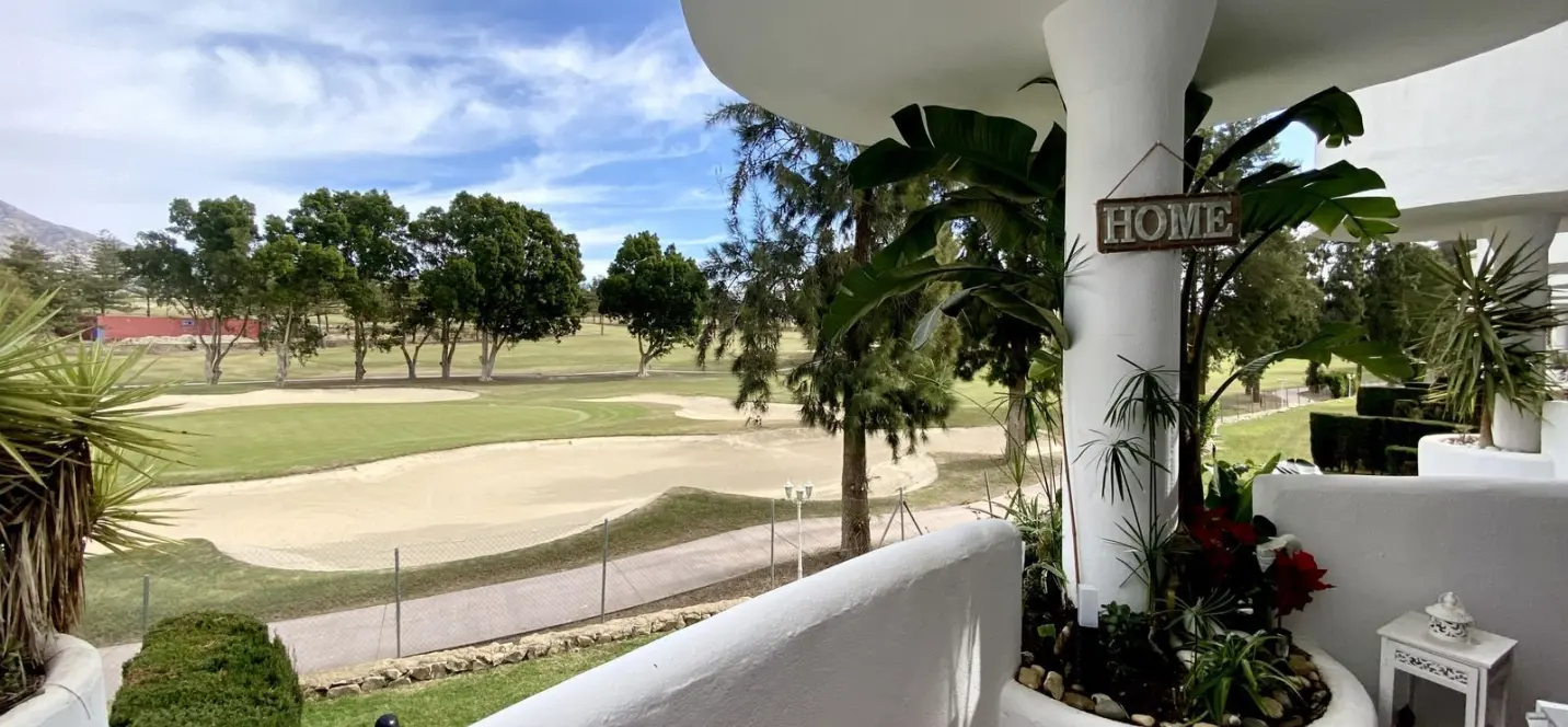 Продажа апартаментов на среднем этаже в Mijas Golf 1