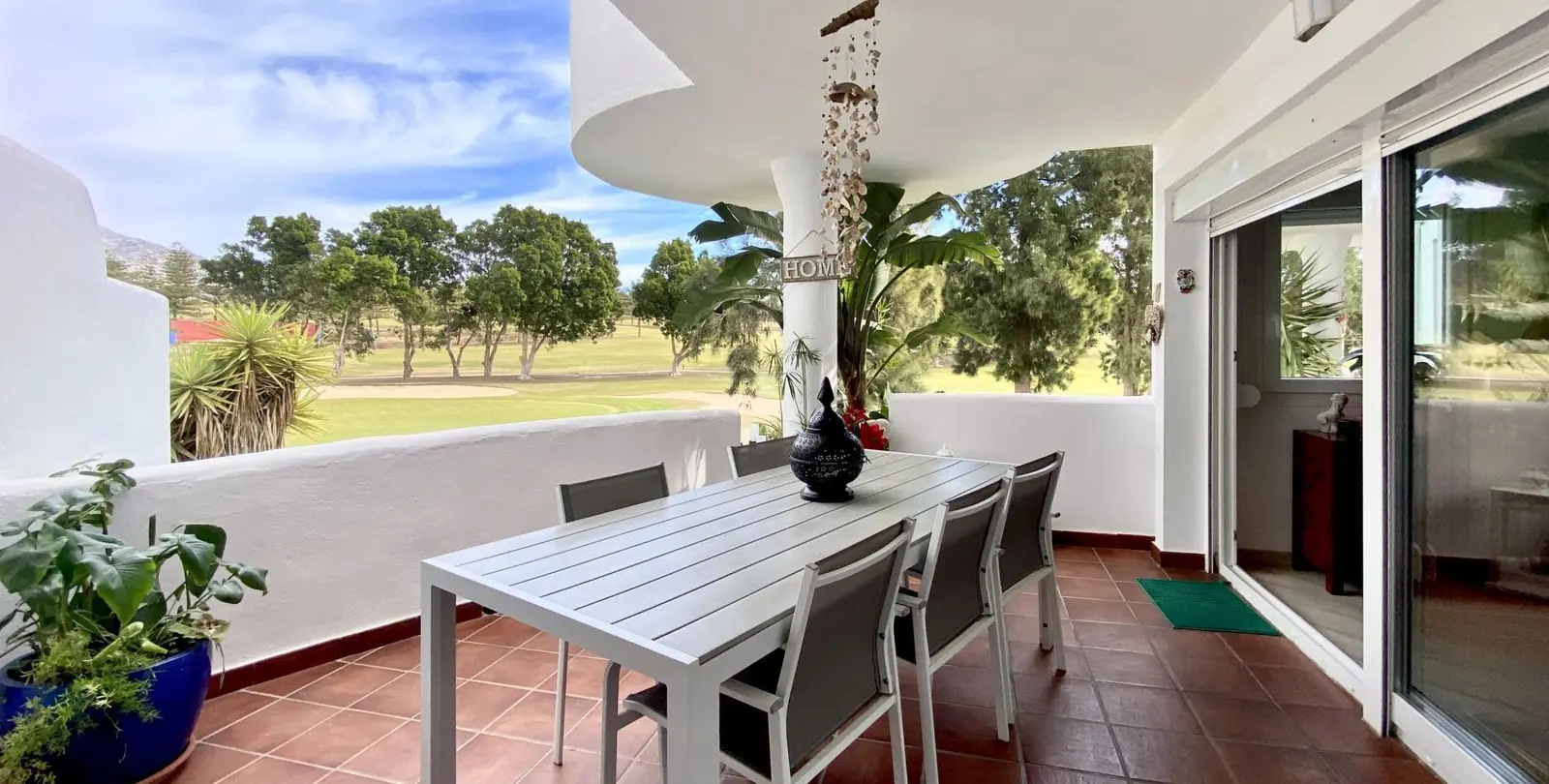 Sale of middle floor apartment in Mijas Golf 3