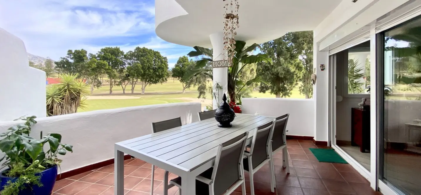 Продажа апартаментов на среднем этаже в Mijas Golf 2