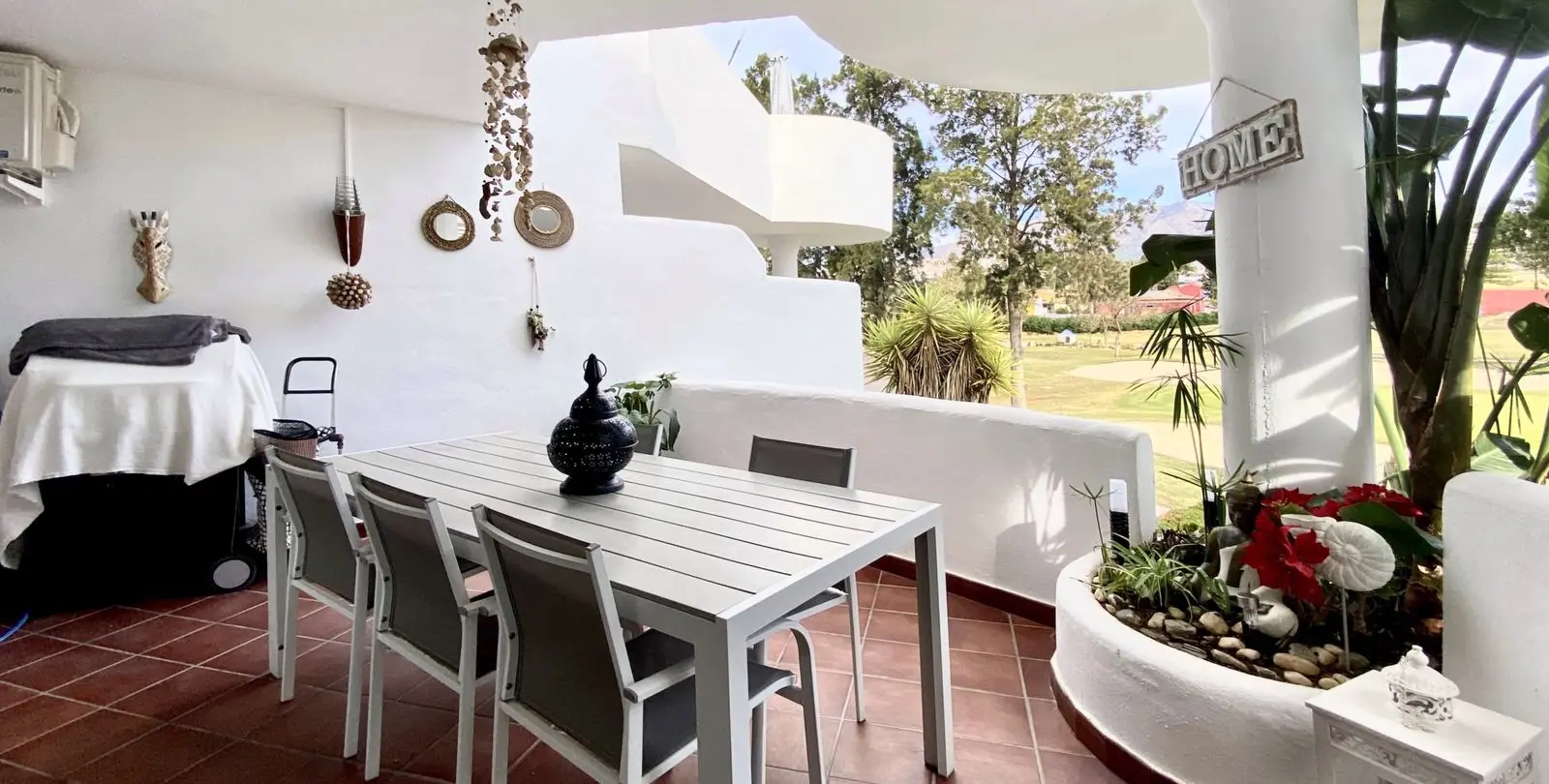 Sale of middle floor apartment in Mijas Golf 4
