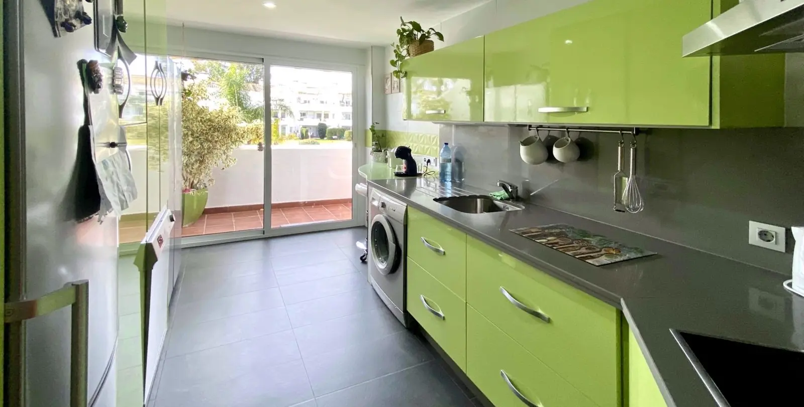 Sale of middle floor apartment in Mijas Golf 23