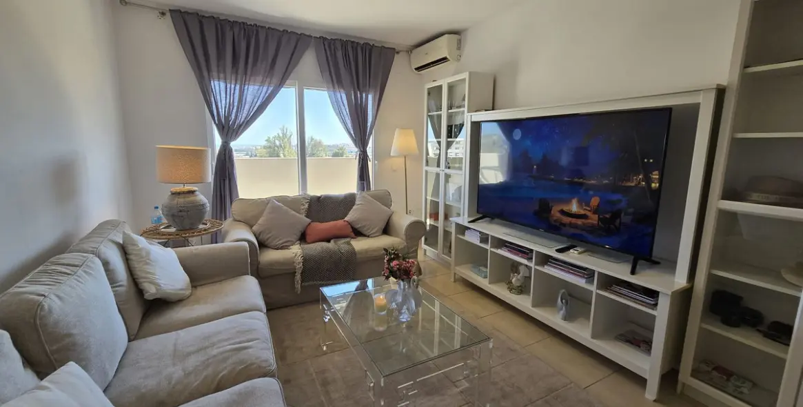 Sale of middle floor apartment in Nueva Andalucía 1