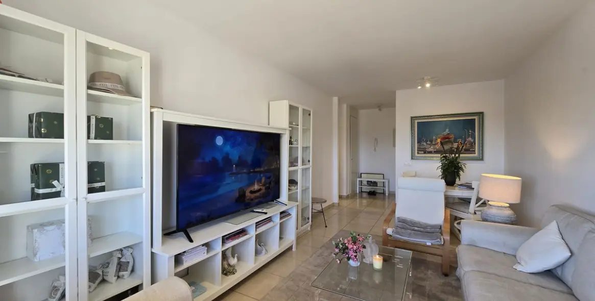 Sale of middle floor apartment in Nueva Andalucía 2