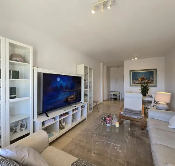 Sale of middle floor apartment in Nueva Andalucía