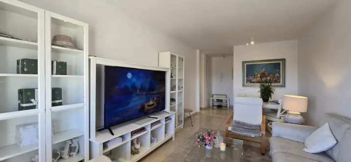 Sale of middle floor apartment in Nueva Andalucía 1