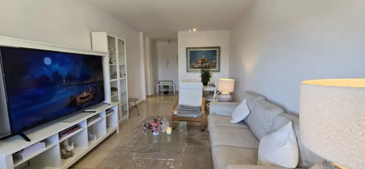 Sale of middle floor apartment in Nueva Andalucía 2