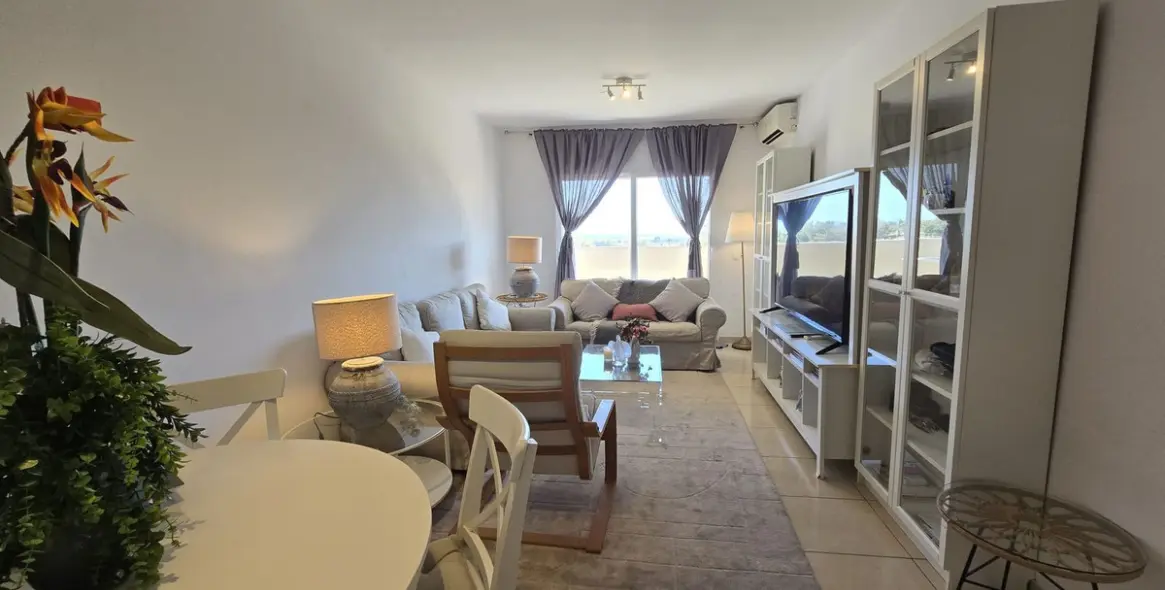 Sale of middle floor apartment in Nueva Andalucía 5